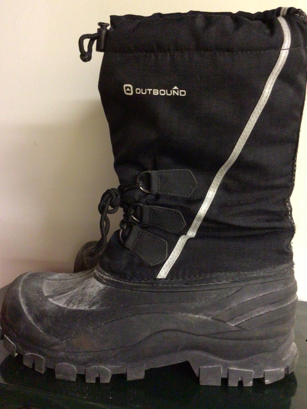 Men’s size 8 outbound winter boots